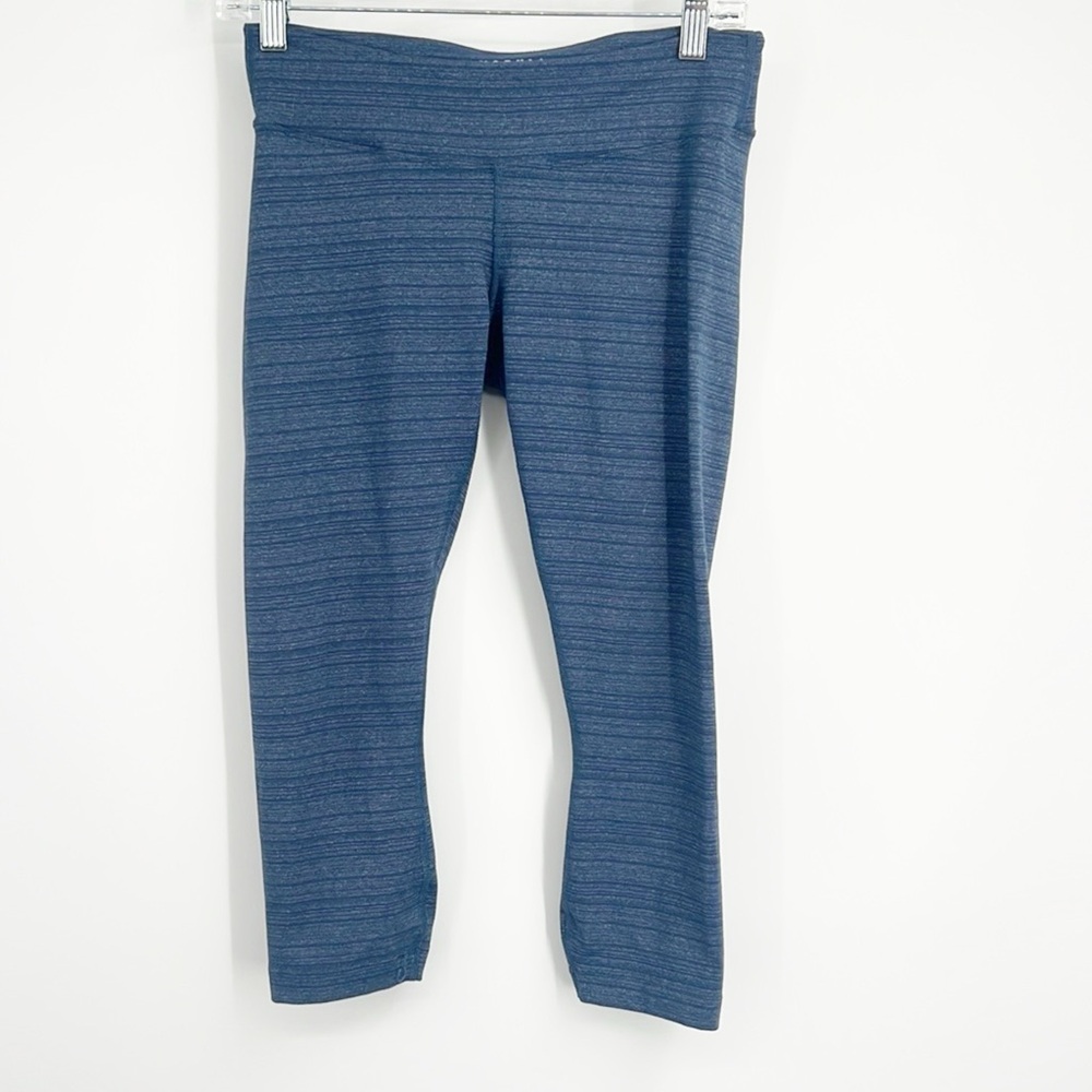 NOBULL Blue Space Dyed Capri Leggings size Medium - Picture 8 of 8